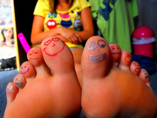 Toes with a smile :) by Sjany.