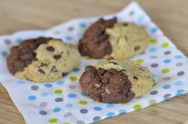 Bicolored cookies with chocolate chips