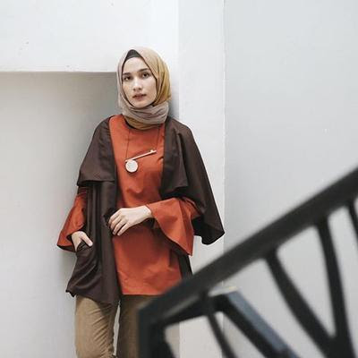 Warna Jilbab Yang Cocok Untuk Baju Hitam Bunga Bunga