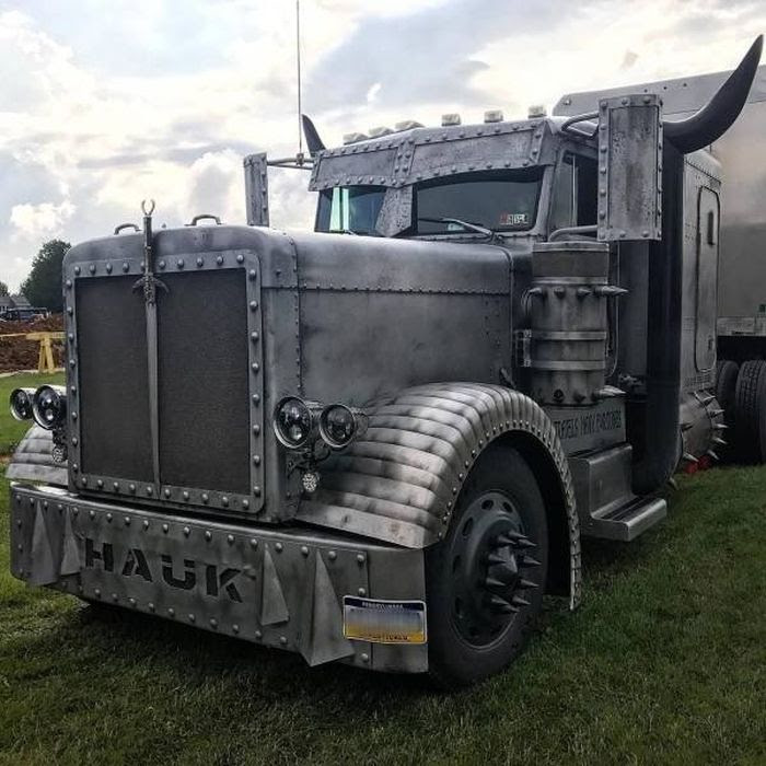 تعديلات سيارات غريبة