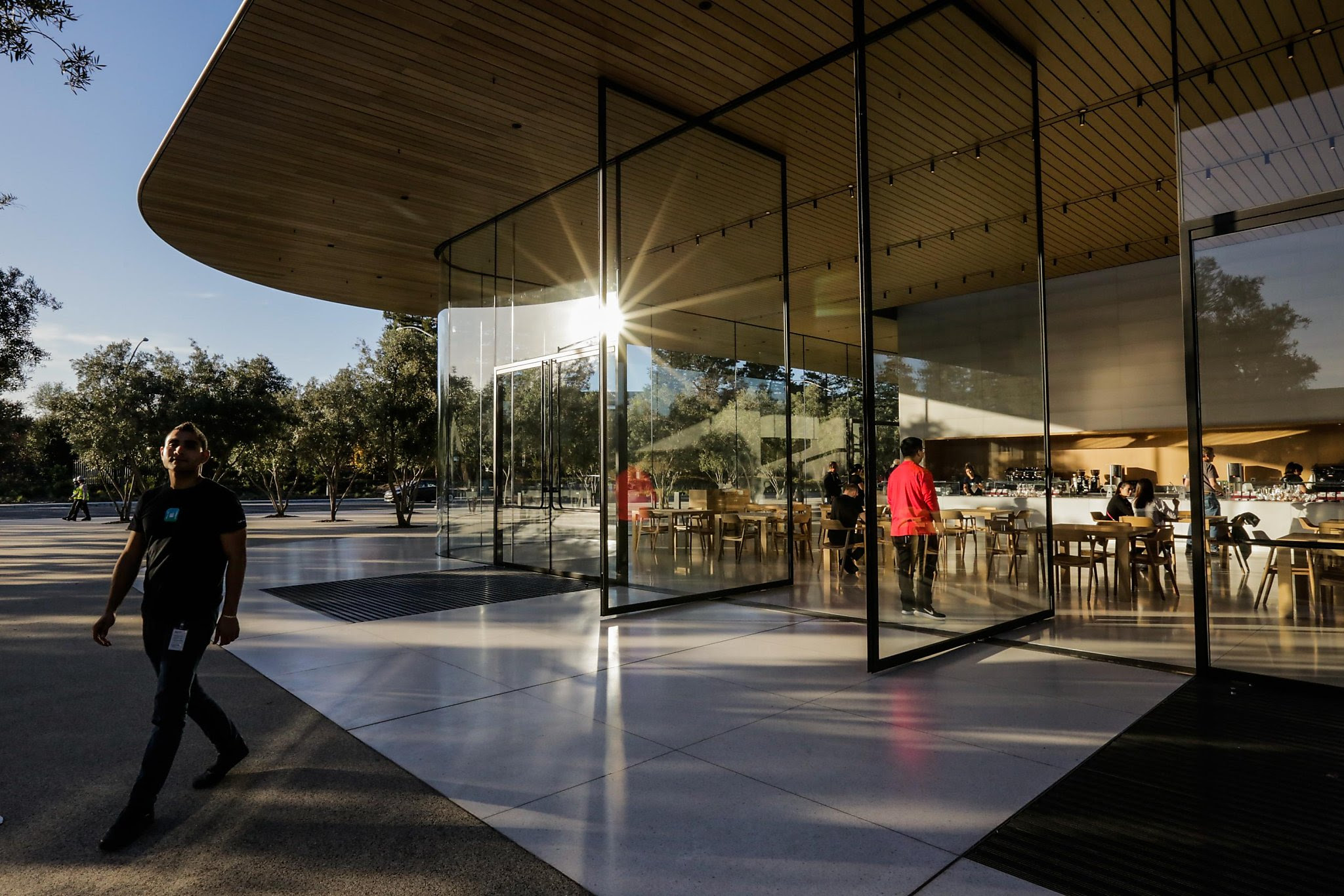 Apples Polished Visitor Center Has A Strange Detachment San