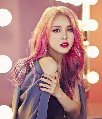 Inilah Deretan 4 Selebriti Indonesia dengan Warna Rambut  