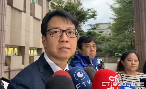 正宮發威了!王瞳律師不到場「被疑拖延時間」 梁敏婷直接翻出「兩人在車上證據」捍衛家庭 - Fun頭條