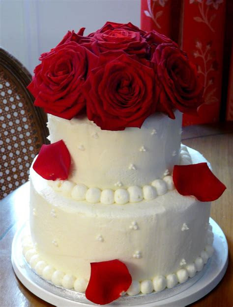 Please, i beg of you, give this frosting a try! Red Rose Wedding Cake | My second time making this cake. I