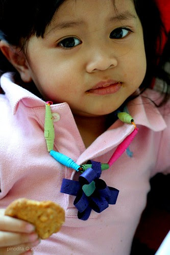 Crafting with Kids : Paper Necklace