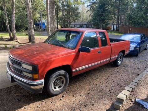 That's because it typically requires more cleanup, it's made from different glass and it may be hooked to a defroster. 98 Chevy c1500 Silverado for Sale in Shelton, WA - OfferUp