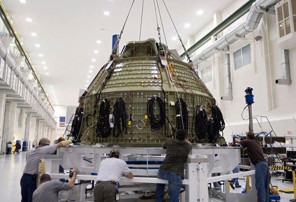 Technicians practice launch processing procedures on the Orion EFT-1 vehicle inside the Kennedy Space Center's (KSC) Operations and Checkout Facility, on December 6, 2012.