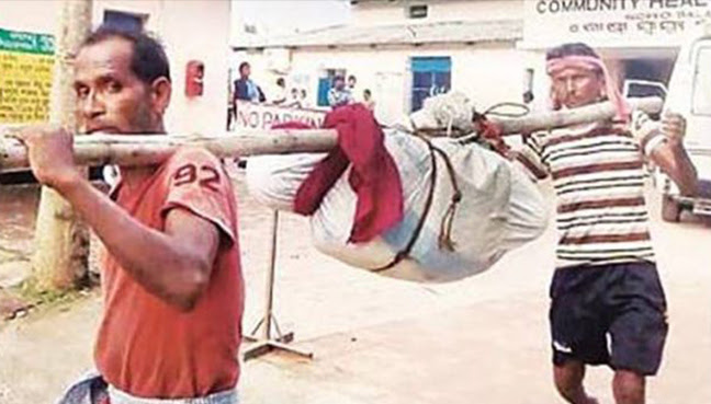 Outrage after India workers carry woman's body on pole