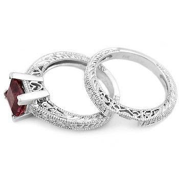 Your Guide to Buying Vintage Wedding Ring Sets