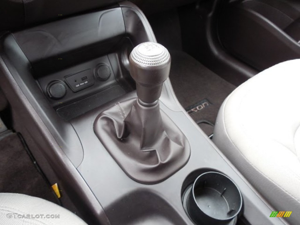 2011 Hyundai Tucson GL 5 Speed Manual Transmission Photo #81559299