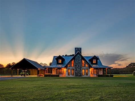 In fact, people often move here . Luxurious Country Home Ranch : Land for Sale in Terrell