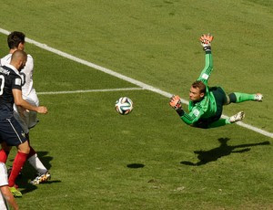 Neuer e Benzema  Alemanha x França   (Foto: AP)