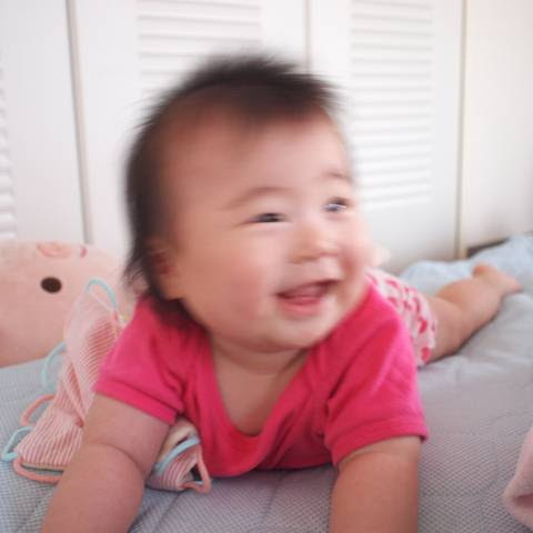 赤ちゃん ヘッドバンギングする １９２８８ 育児パパ