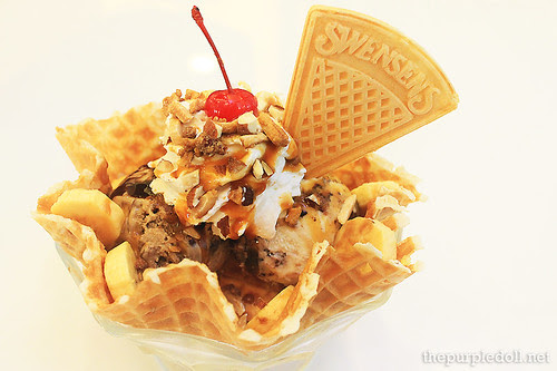 Nutty Banana Basket Sundae