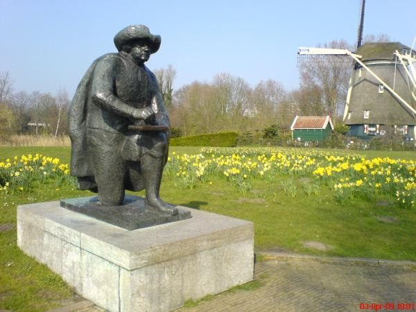 http://photos.wikimapia.org/p/00/00/74/16/70_big.jpg