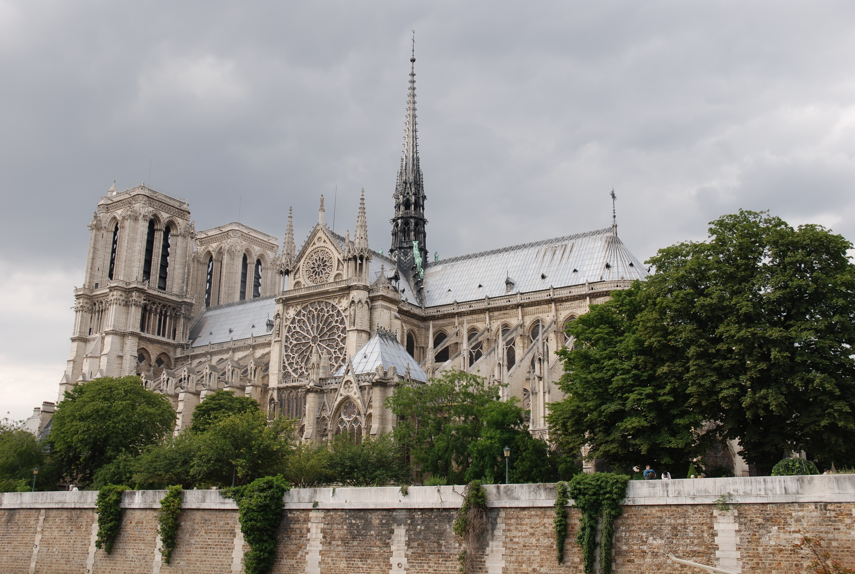 Photo de Notre-Dame à Paris (vue latérale)