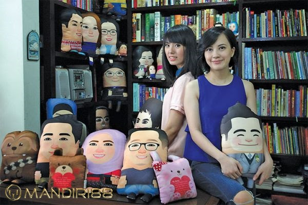  Dua Wanita ini Untung dari Bisnis Cetak Wajah di Bantal