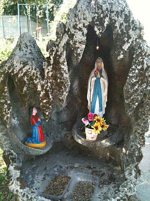 English: Art of Lourdes