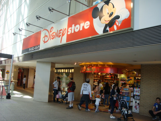 Disney Store みなとみらい店 しちじゅんの 人生は素晴らしき冒険旅行