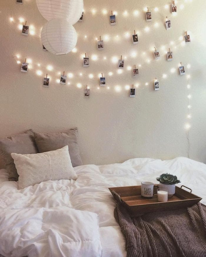 7 Inspirasi Menata Foto Tanpa Bingkai Jadi Dekorasi Kamar Yang Kece Semua Halaman Cewekbanget
