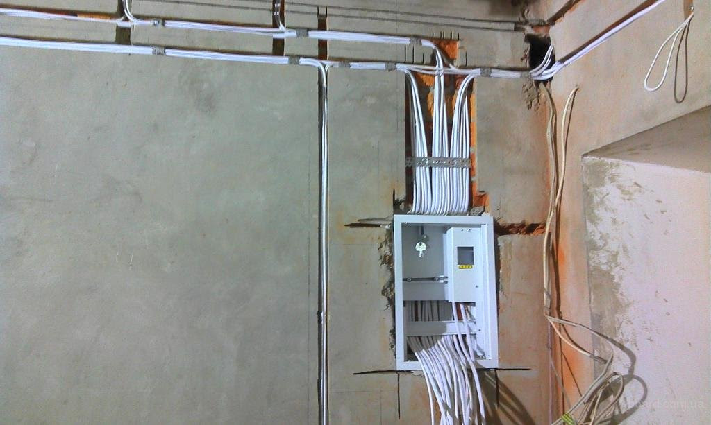 Byte av ledningar i lägenhetspriset på SPb