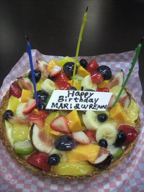 会社から誕生日ケーキ頂きました キルフェボンのフルーツタルト 写真共有サイト フォト蔵