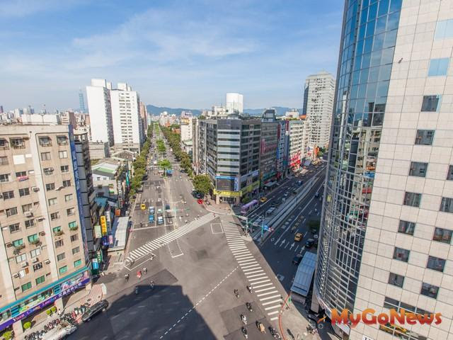 羅斯福路就成為台北市唯一以外國人名為道路。在美國人的眼中，這條道路是他們認定的台灣「總統大道」。