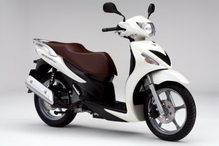 Vespa 150 Scooter Papercraft - Paper Replika