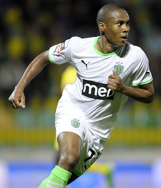 O volante Elias comemora gol do Sporting de Lisboa; jogador deve deixar clube português