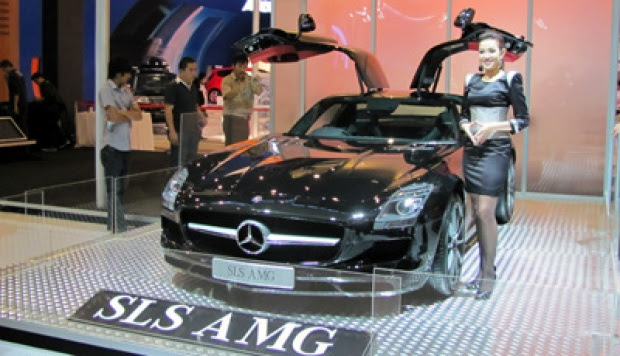 Keindahan Mobil Sport Mewah Mercedes SLS AMG Keindahan Mobil Sport Mewah Mercedes SLS AMG