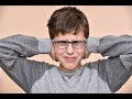 ما هو الصوت الذي نسمعه عند إغلاق آذاننا ؟؟