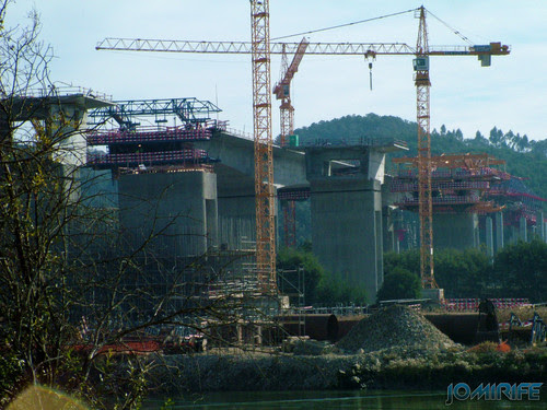 Construção da A17 sobre o rio Mondego em 2007 (2) [en] Construction of the highway A17 over the River Mondego in 2007