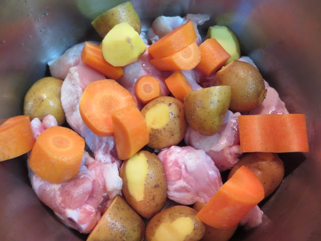 新じゃがホクホク 鶏手羽元とじゃがいもの甘辛煮 Nabeko Com
