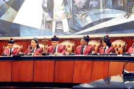 Tribunal Constitucional anula penas de cárcel por difamación