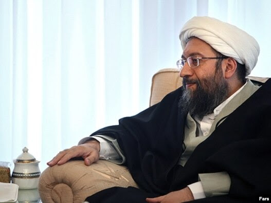 رئیس قوه قضاييه ايران از مصاحبه وکلا با رسانه های خارجی انتقاد کرده
 و آن را موجب بدنام شدن جامعه وکلا دانسته است.