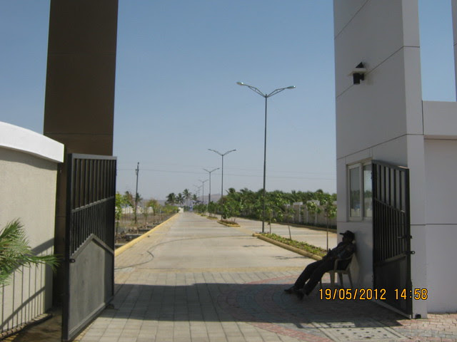 Entrance Gate & Cement Road with Street Lights - Visit Kanchan Vrundavan, 1 BHK & 2 BHK Flats at Koregaon Mul, near Uruli Kanchan Pune 412202