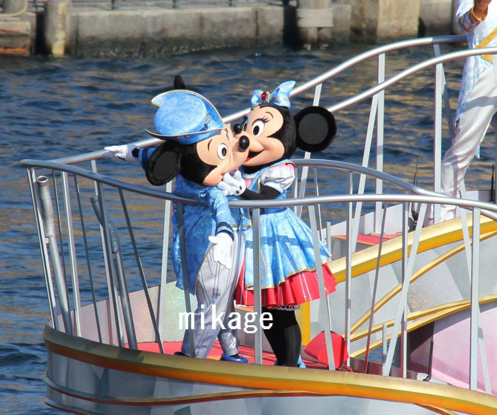 ディズニーシーで濃厚なキスをするカップル ダッフィー大好き 美影のひとりごと