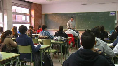 Alumnes d'institut durant una classe