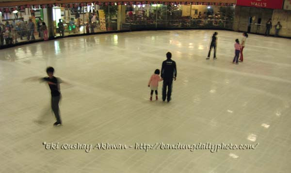 BANDUNG ICE SKATING RING copyrights Eki Akhwan
