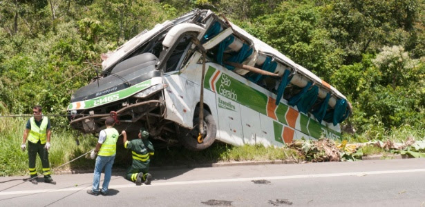 Ônibus capota na madrugada do dia 27 na BR-101, no município de Serra, Espírito Santo, deixando oito pessoas mortas