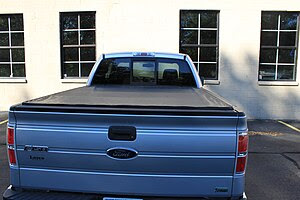 English: Tonneau on pickup truck