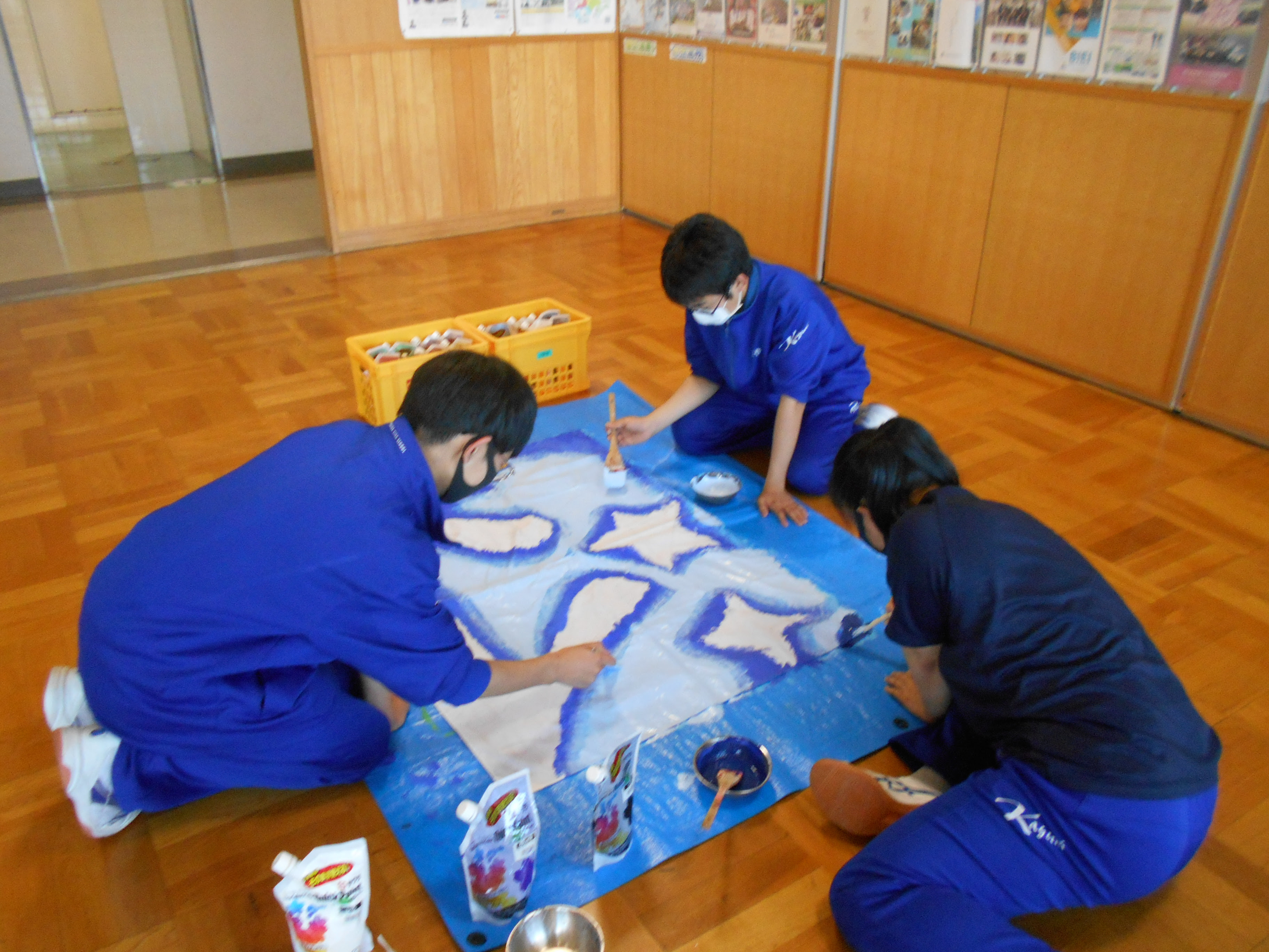 体育大会旗作成中 旭川市立神楽中学校