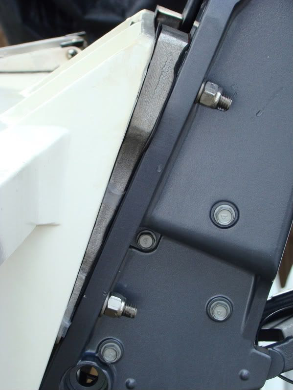 Yamaha outboard transom wedge