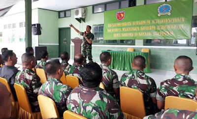 Ambon, Malukupost.com - Danrem 151/Binaiya Kolonel Inf Christian Kurnianto Tehuteru melakukan kunjungan kerja ke Kodim 1503/Tual dan Kompi Senapan (Kipan) D Yonif 734/SNS di wilayah itu. Siaran pers Penerangan Korem yang diterima media ini di Ambon, Rabu (7/6) menyebutkan, Danrem Christian melakukan tatap muka dengan sejumlah personel Kodim 1503/Tual dan Kipan D Yonif 734/SNS di Markas Kodim Tual.