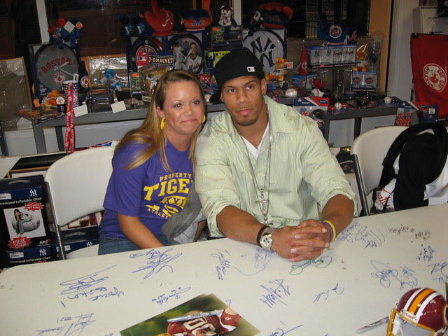 LARON LANDRY Signing 003