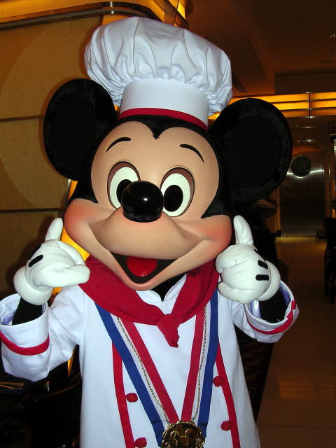 ミッキー以外のねずみキャラクターは アドベンチャーカフェ