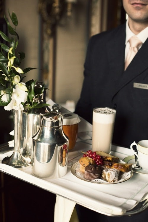 homebliss:

I love room service … by Denise Boman
