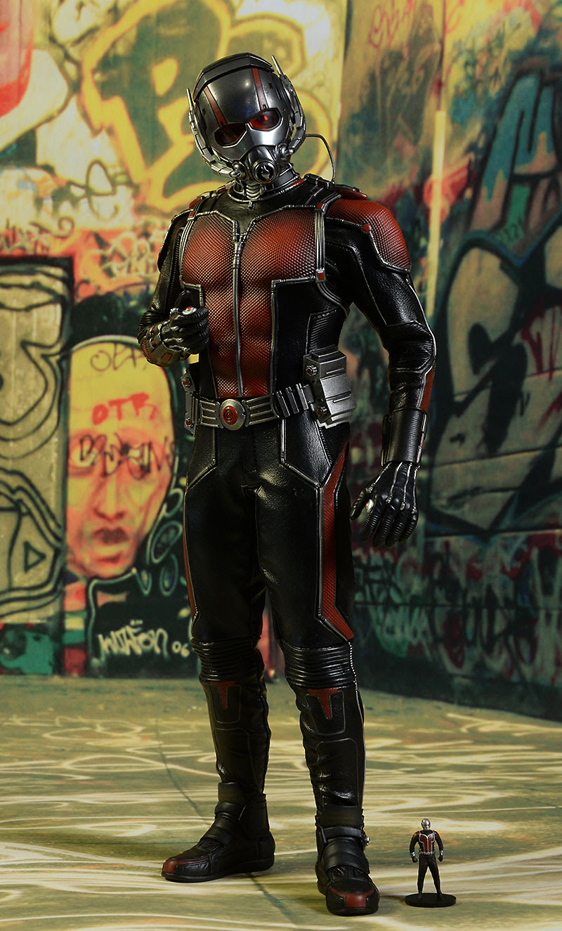 Review and photos of Hot Toys Marvel Ant-Man sixth scale action figure - Review Antman 4