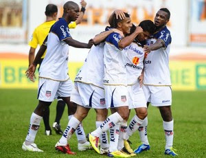 Gol do Americana (Foto: Marcos Ribolli / Globoesporte.com)