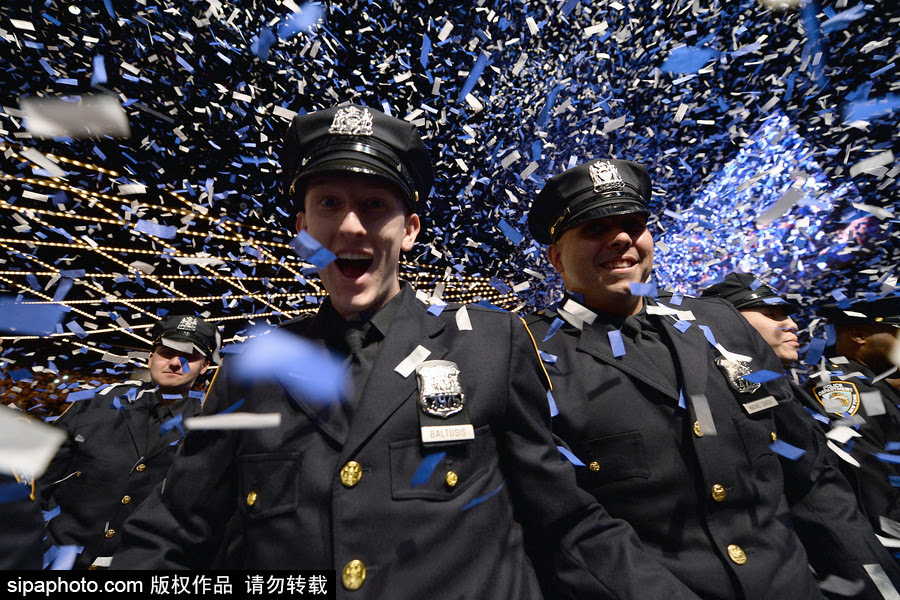 美国纽约 青春洋溢朝气十足 纽约市警察学院毕业典礼盛大举行 1 中国日报网